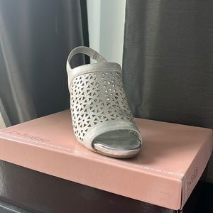 B-flexible silver heels